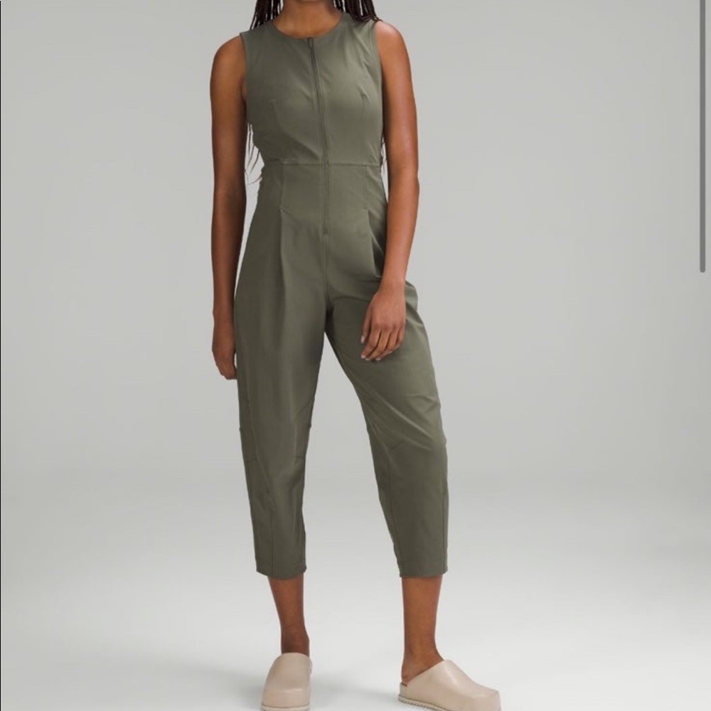 Lululemon Warpstreme zip front jumpsuit- size8